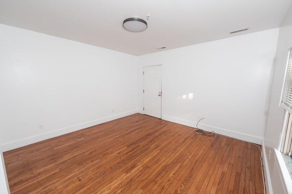 106 West Market St #5_001