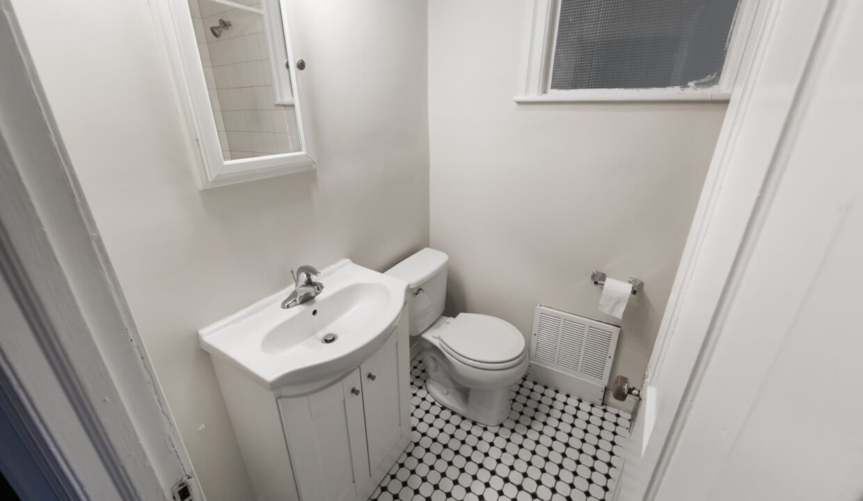 102 North New Apt #1_bathroom only_001