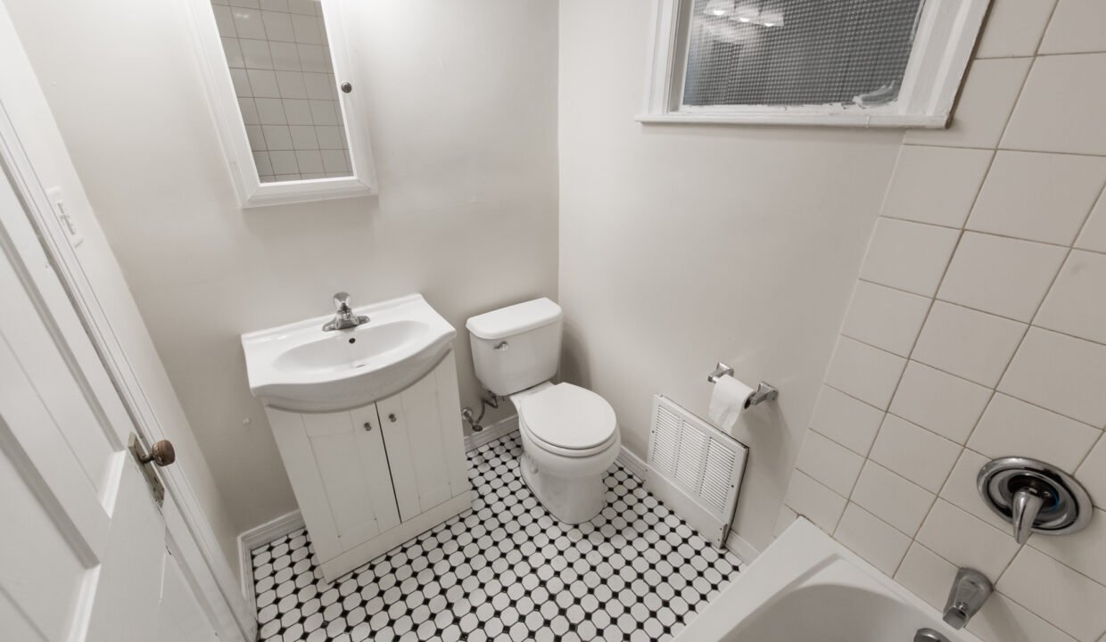 102 North New Apt #1_bathroom only_002