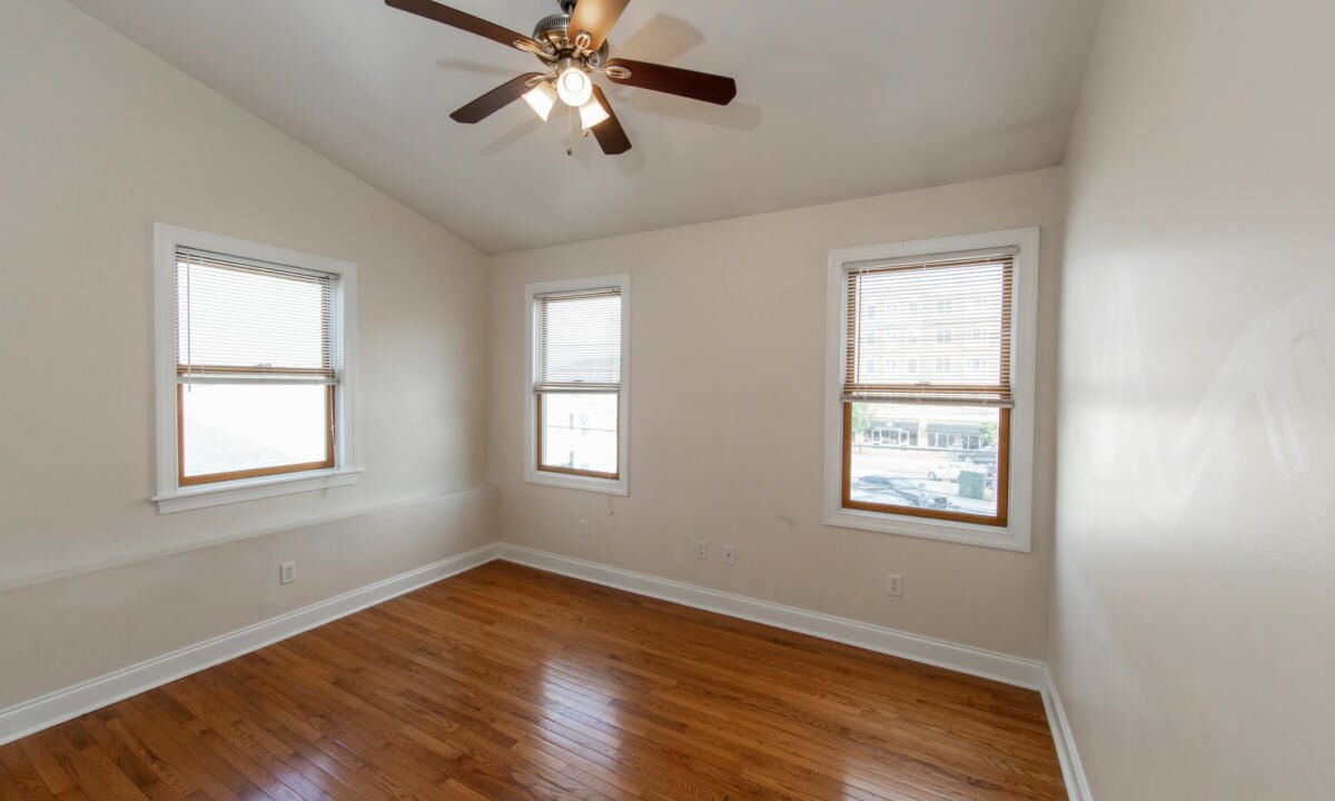 115-Middle-Alley-1_024