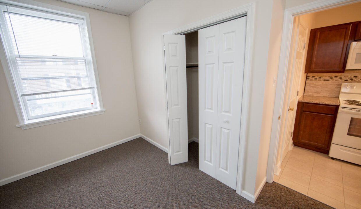 113 W Gay Unit 1_004