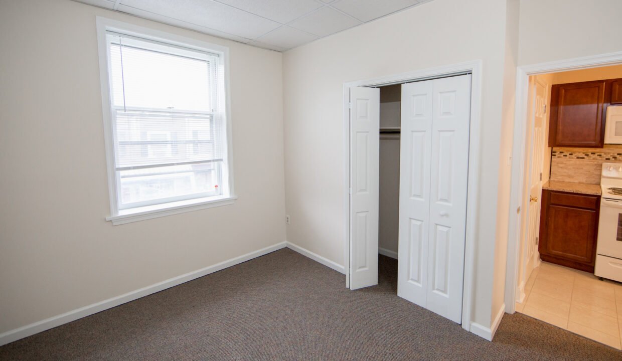 113 W Gay Unit 1_005