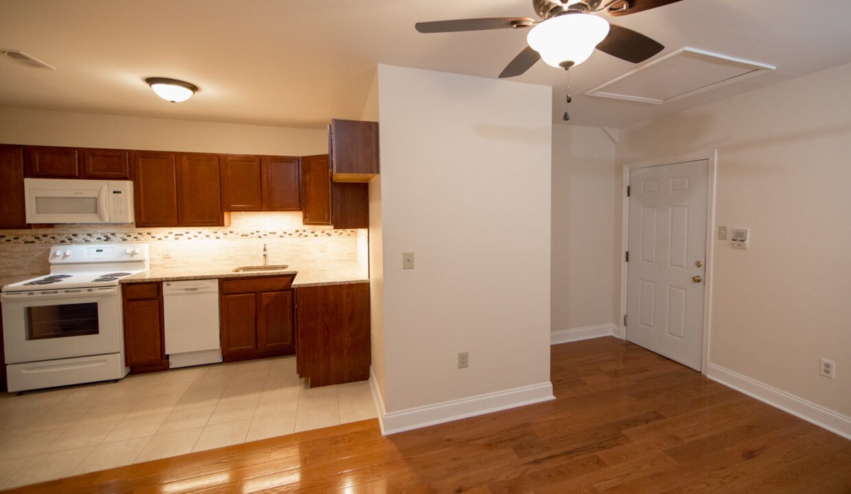 113 W Gay Unit 1_014