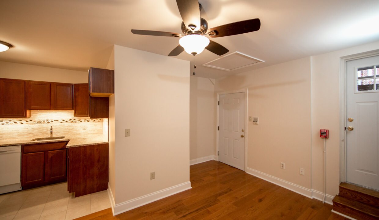 113 W Gay Unit 1_015