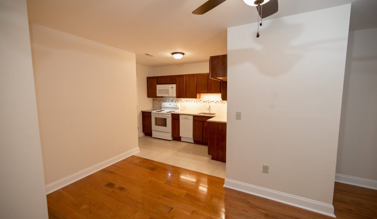 113 W Gay Unit 1_017