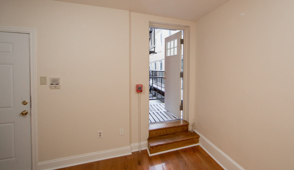 113 W Gay Unit 1_019