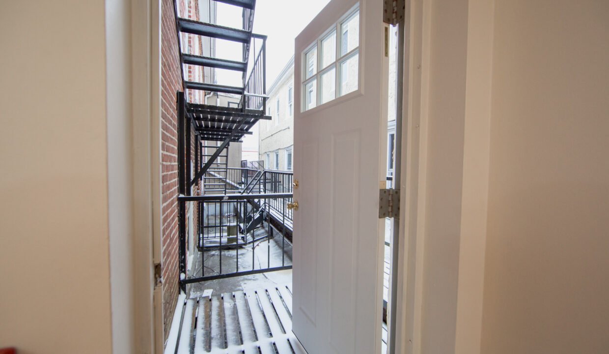 113 W Gay Unit 1_020