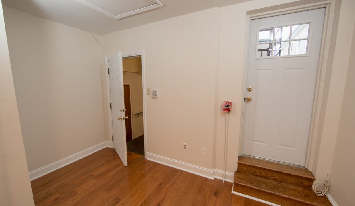 113 W Gay Unit 1_021