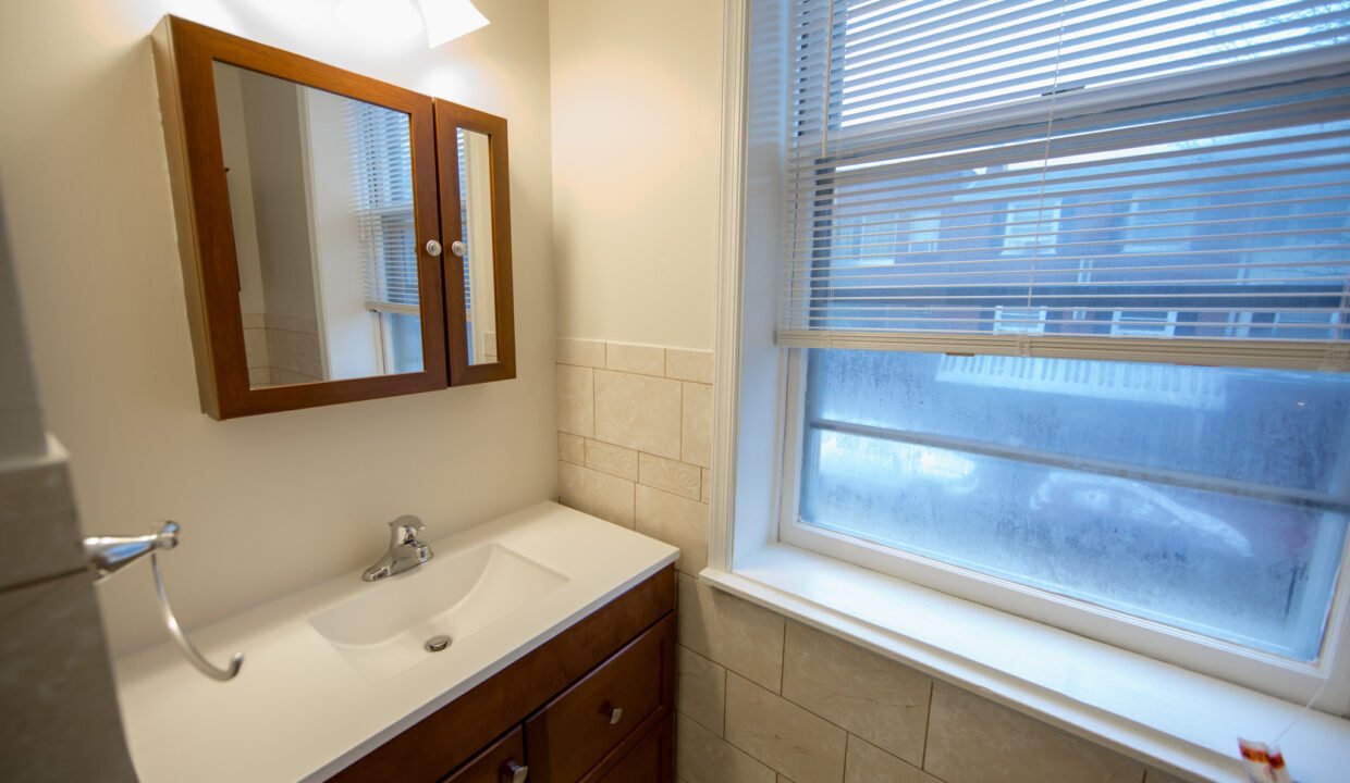 113 W Gay Unit 1_025