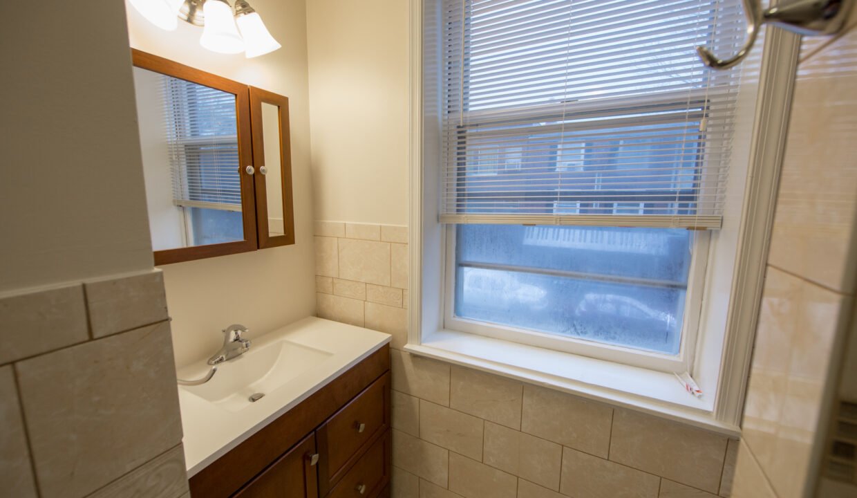 113 W Gay Unit 1_027